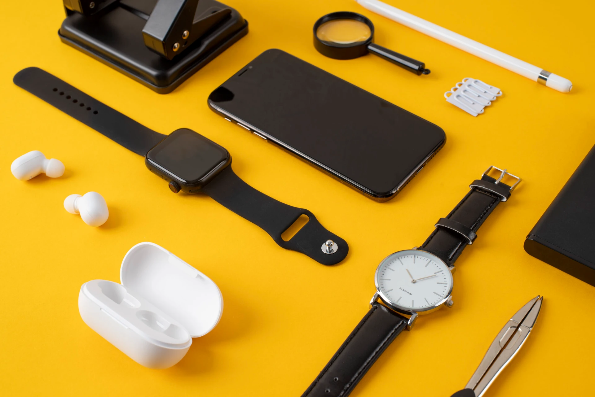 modern-stationary-collection-arrangement